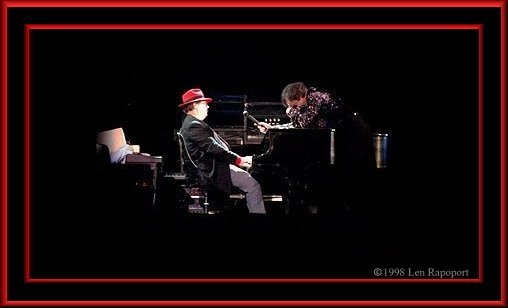 Neil Diamond, Tom Hensley, at piano_(c) Len Rapoport 1998 MTI Group_Displayed with permission.