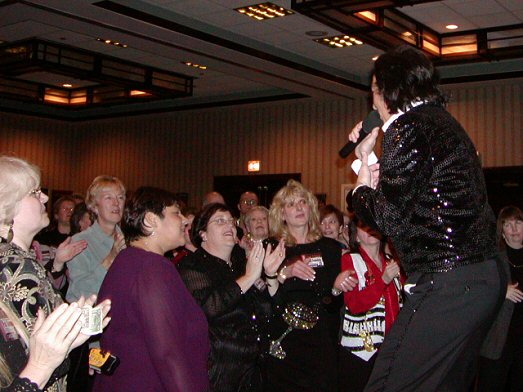07_tomsadge_chi2004.jpg (110K)