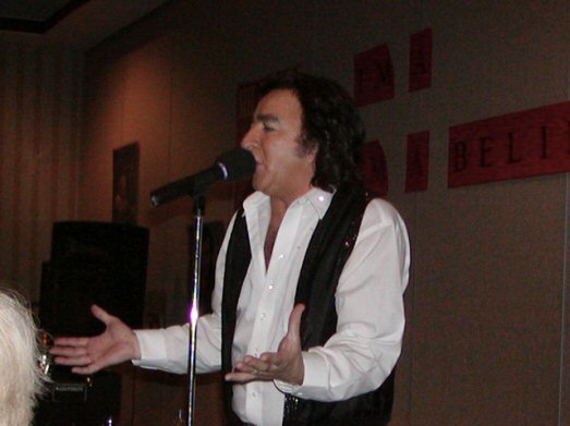 11_tomsadge_chi2004.jpg (89K)