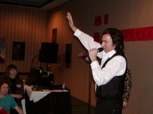 16_tomsadge_chi2004.jpg (93K)