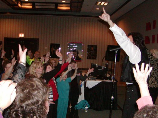 17_tomsadge_chi2004.jpg (107K)