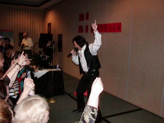 18_tomsadge_chi2004.jpg (98K)