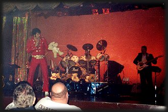 Lou Vuto as ELVIS PRESLEY, Memories Theatre, July 16, 2001