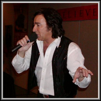Tom Sadge performing a Tribute to Neil Diamond at Chicago's 2004 Birthday Party... Photo by Toni McLaughlin