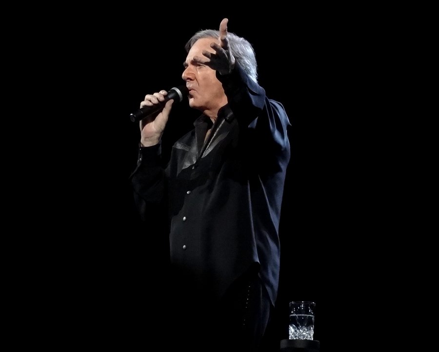 Neil Diamond Live at MGM GRAND, Las Vegas, NV  9-1-2012