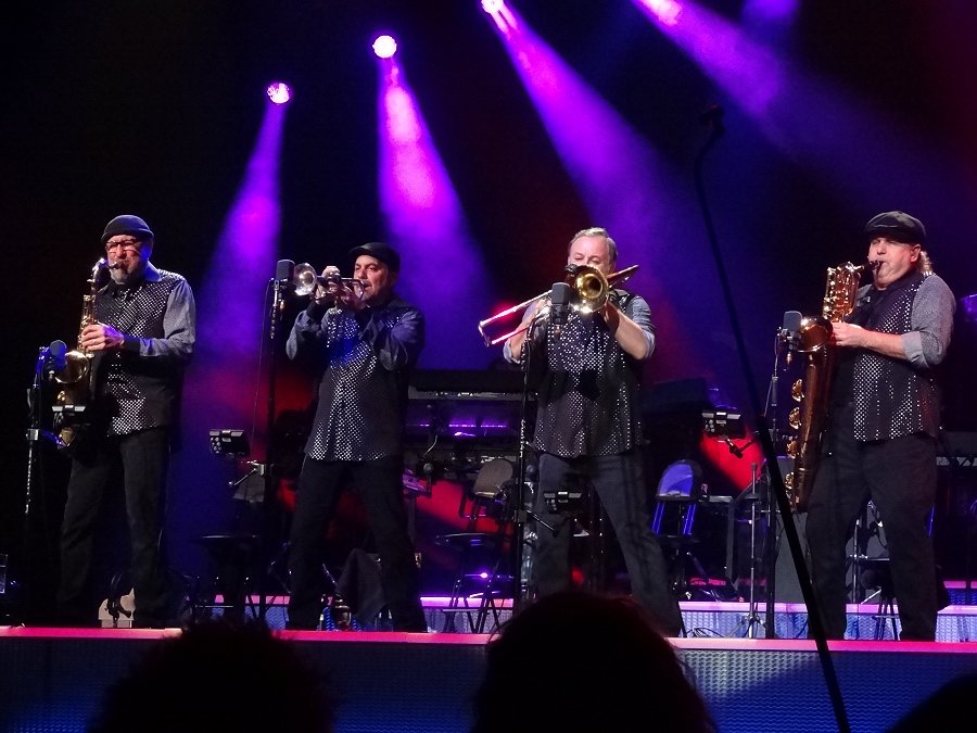 HORNDOGS - Larry Klimas, John Fumo, Arturo Velasco, Don Markese, with NEIL DIAMOND at Key Arena Seattle WA 5-10-15