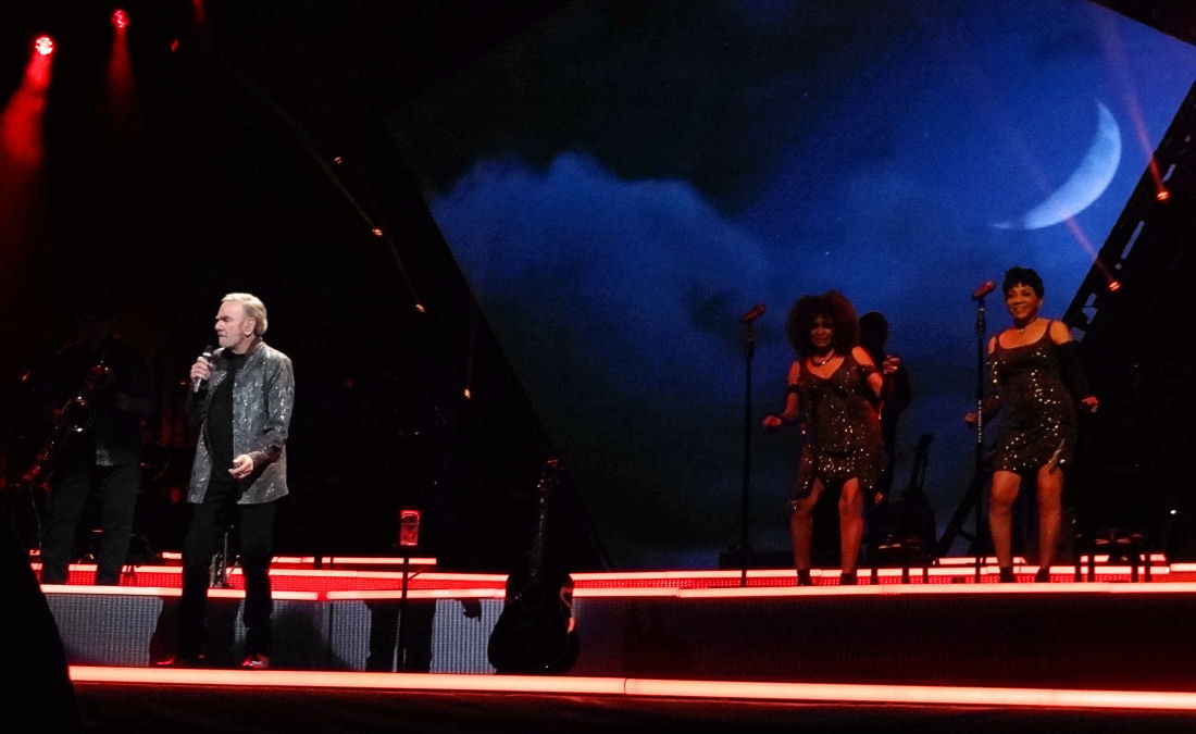 NEIL DIAMOND, Julia Waters, Maxine Waters, at Key Arena Seattle WA 5-10-15