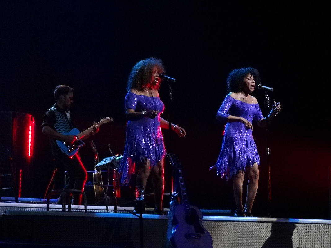 Nick Bennett on guitar, Julia Waters, Maxine Waters