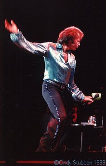 Neil Diamond at Chicago Stadium in 1983