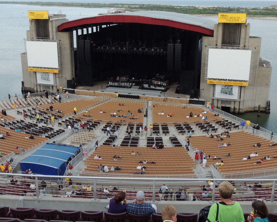 NEIL DIAMOND - Nikon at Jones Beach Theater, Wantagh NY, June 8, 2012 - Photo by Alex Westner