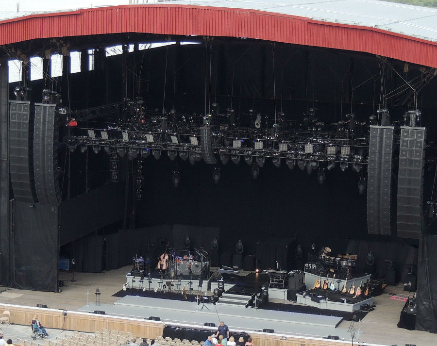 NEIL DIAMOND - Nikon at Jones Beach Theater, Wantagh NY, June 8, 2012 - Photo by Alex Westner