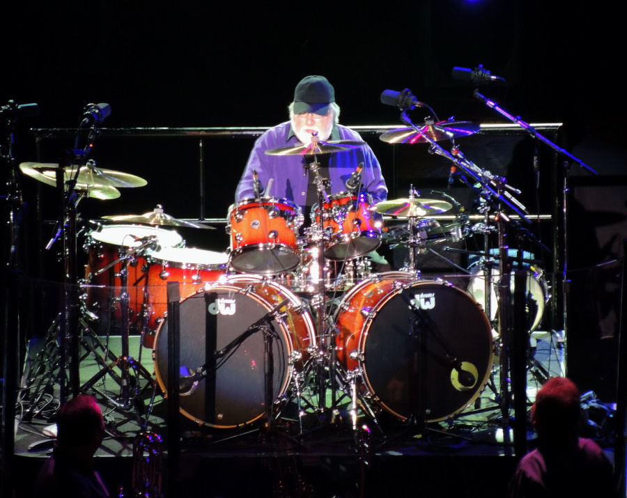 NEIL DIAMOND - Nikon at Jones Beach Theater, Wantagh NY, June 8, 2012 - Photo by Alex Westner