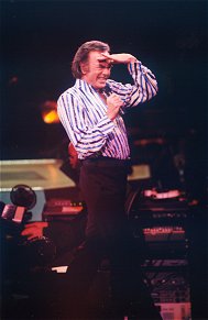 Neil Diamond 7-12-96 by Kurt Schultz